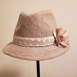 BOUTIQUE BOUGHT HAT
